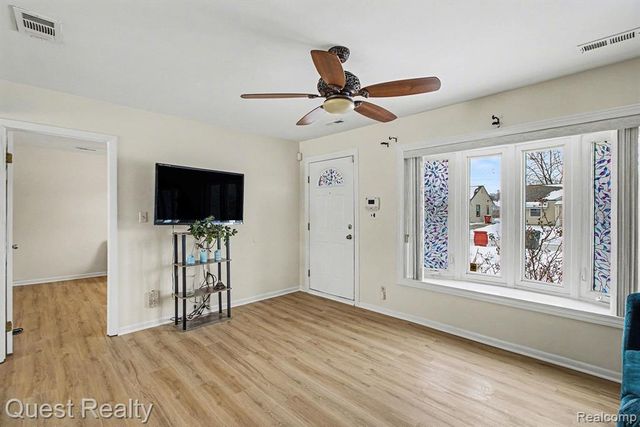 26225 Waldorf Street, Roseville, MI 48066