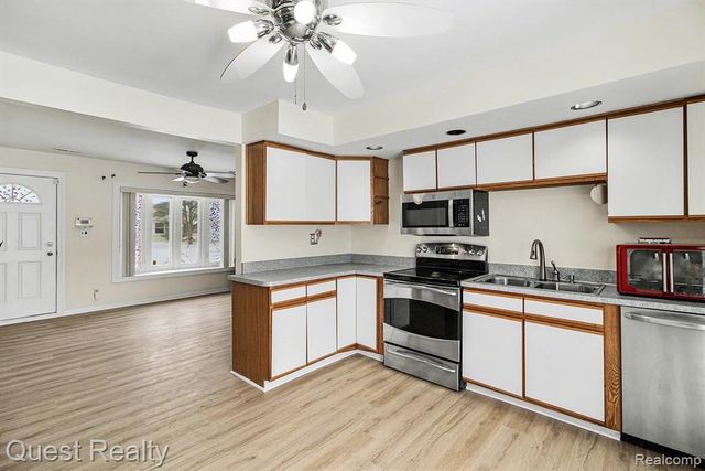 26225 Waldorf Street, Roseville, MI 48066