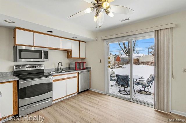 26225 Waldorf Street, Roseville, MI 48066