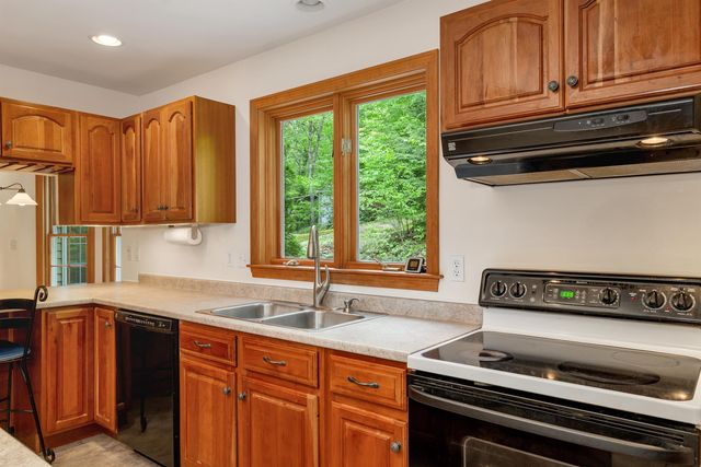 9 Wildwood Road, Auburn, NH 03032