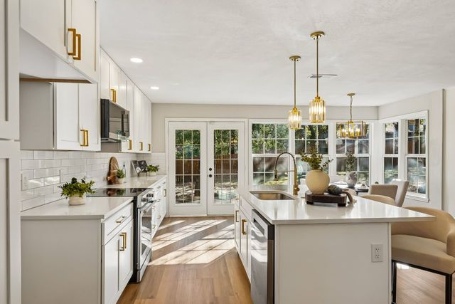 2872 Hurstview Drive, Hurst, TX 76054