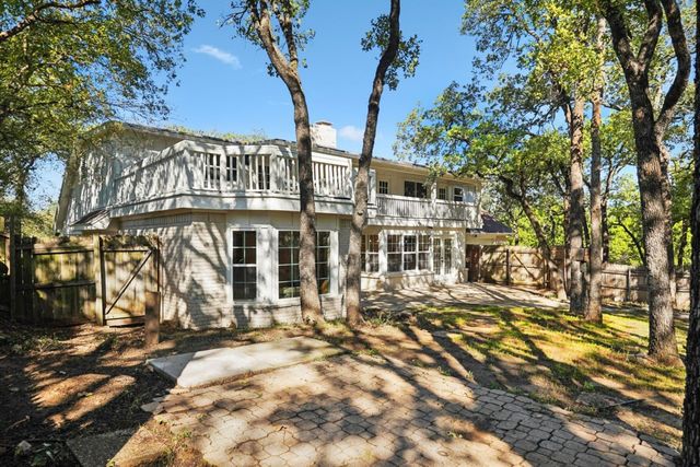 2872 Hurstview Drive, Hurst, TX 76054