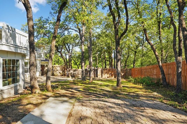 2872 Hurstview Drive, Hurst, TX 76054