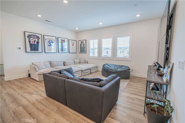 29768 Camino La Perdiz, Valencia, CA 91354