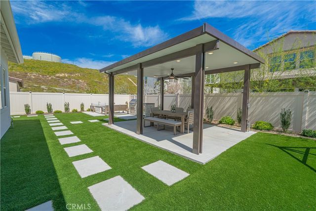 29768 Camino La Perdiz, Valencia, CA 91354