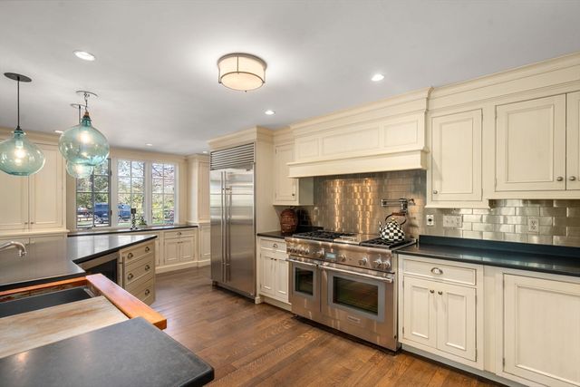 845 North, Walpole, MA 02081