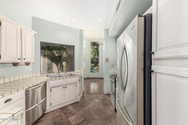 6725 S TAYLOR Drive, Tempe, AZ 85283