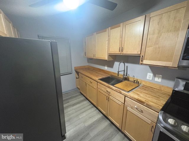 300 CAMROSE AVE, Brooklyn, MD 21225
