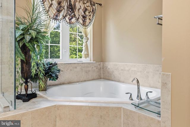 5061 ROYAL BIRKDALE AVE, Waldorf, MD 20602
