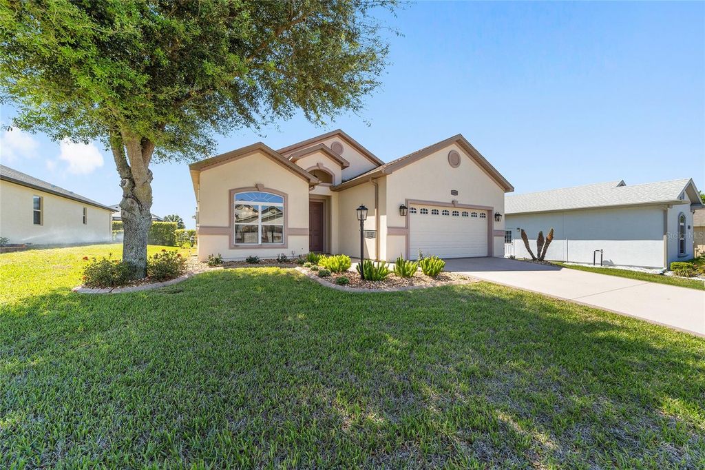 Image 2 of property listing at 10948 SE 167TH PLACE, Summerfield, FL 34491