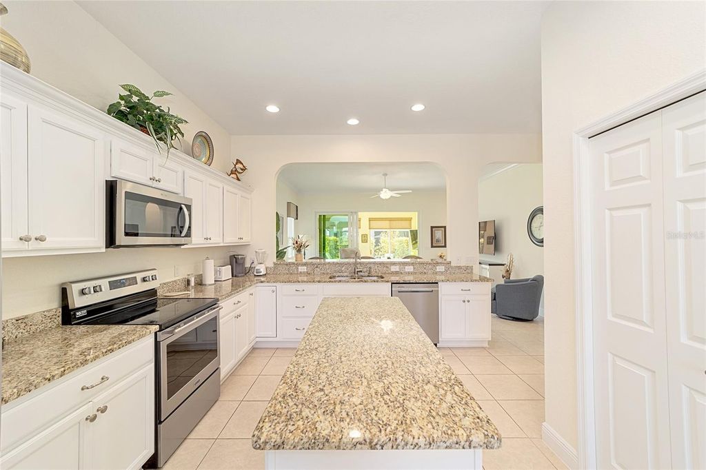 Image 17 of property listing at 10948 SE 167TH PLACE, Summerfield, FL 34491