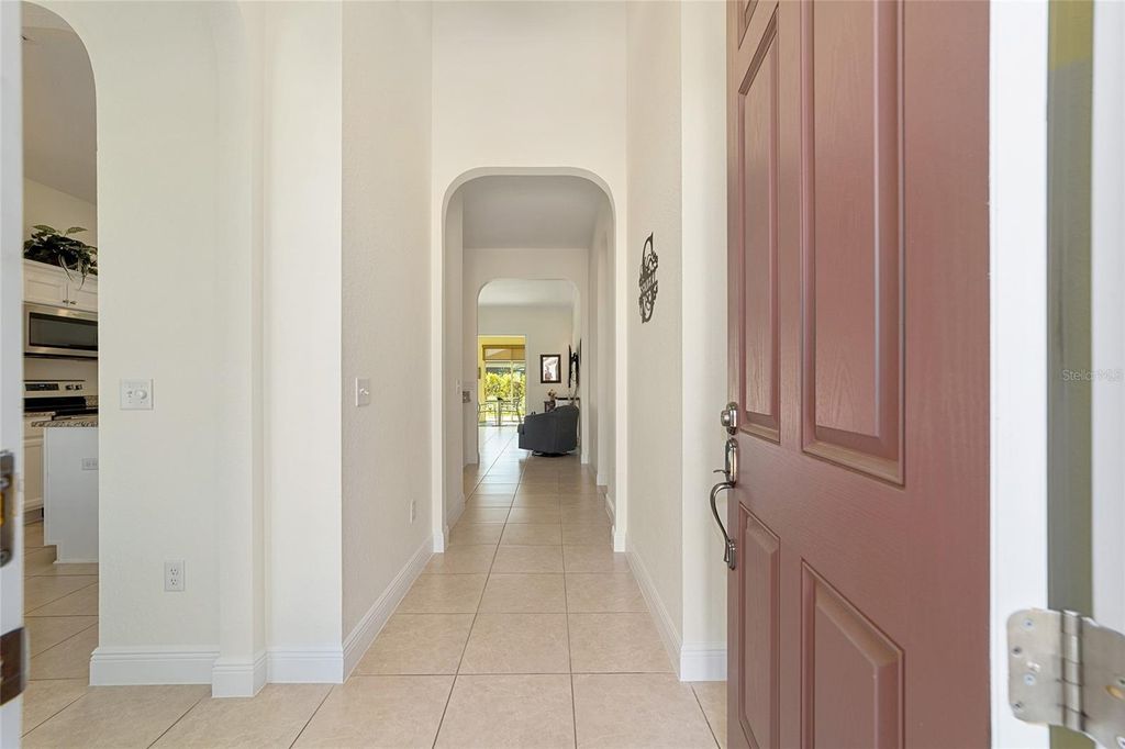 Image 5 of property listing at 10948 SE 167TH PLACE, Summerfield, FL 34491