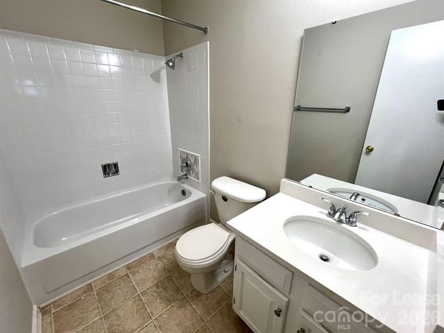 1600 Sharon Road W 4, Charlotte, NC 28210