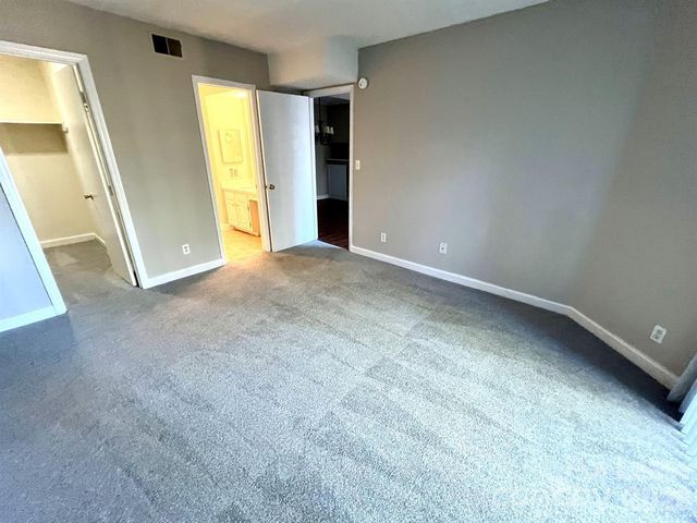1600 Sharon Road W 4, Charlotte, NC 28210
