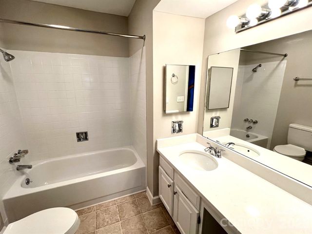 1600 Sharon Road W 4, Charlotte, NC 28210