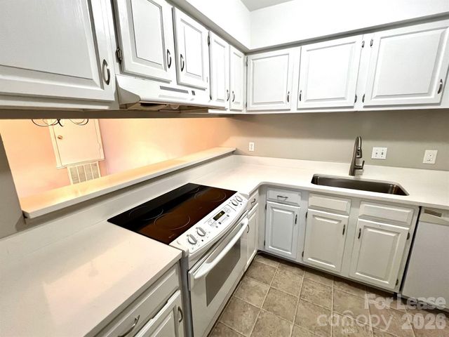 1600 Sharon Road W 4, Charlotte, NC 28210