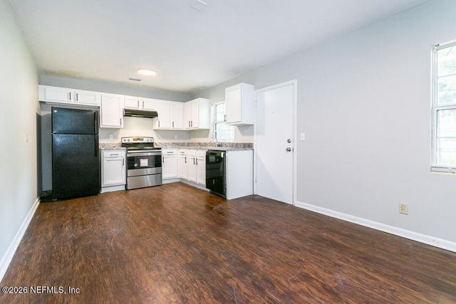 5620 BAGNAL Road, Jacksonville, FL 32205