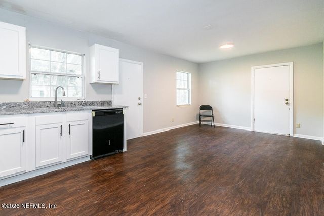 5620 BAGNAL Road, Jacksonville, FL 32205