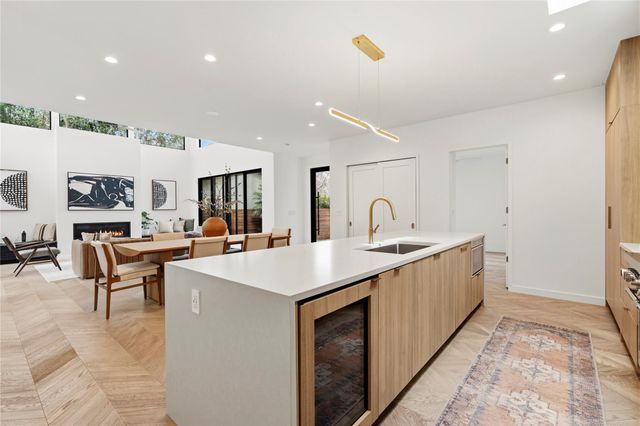 2306 S 2nd ST, Austin, TX 78704