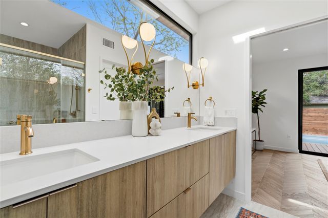 2306 S 2nd ST, Austin, TX 78704