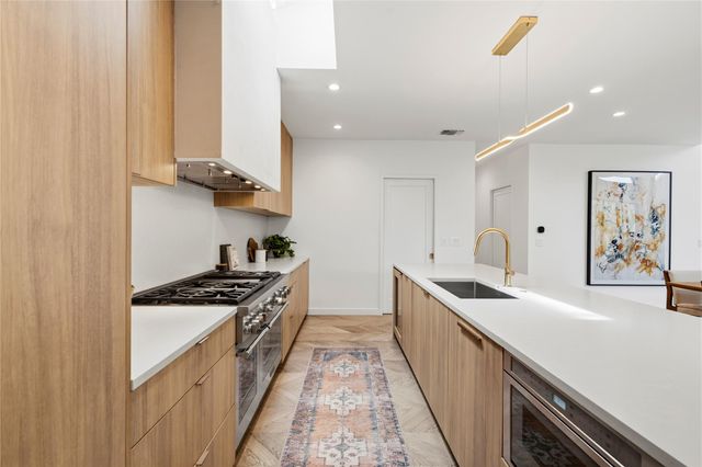 2306 S 2nd ST, Austin, TX 78704