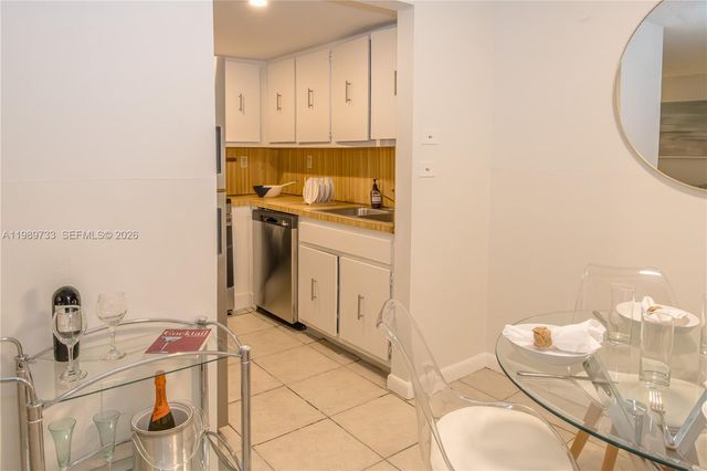 6675 W 4th Ave 203, Hialeah, FL 33012