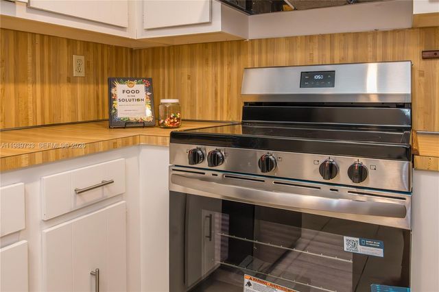 6675 W 4th Ave 203, Hialeah, FL 33012