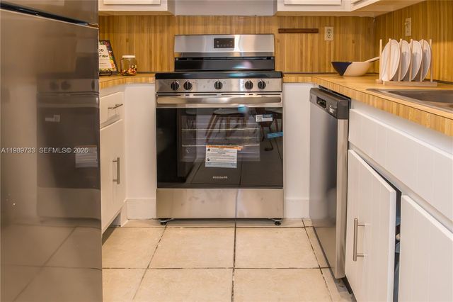 6675 W 4th Ave 203, Hialeah, FL 33012