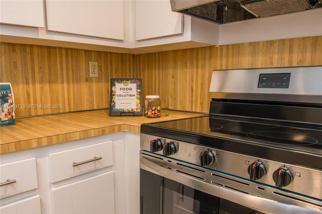 6675 W 4th Ave 203, Hialeah, FL 33012