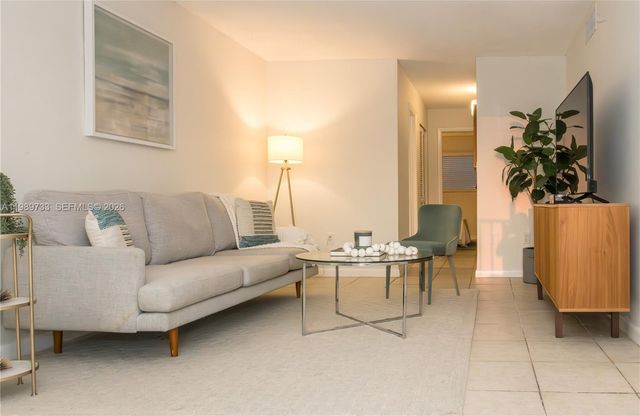 6675 W 4th Ave 203, Hialeah, FL 33012