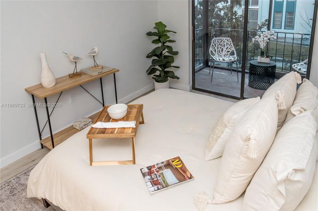 6675 W 4th Ave 203, Hialeah, FL 33012