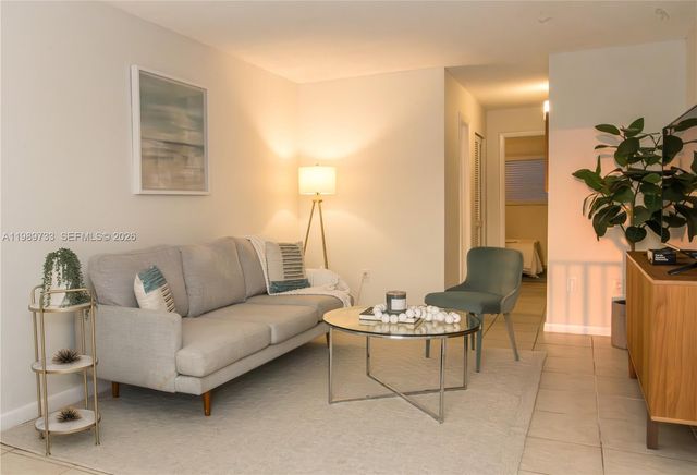 6675 W 4th Ave 203, Hialeah, FL 33012