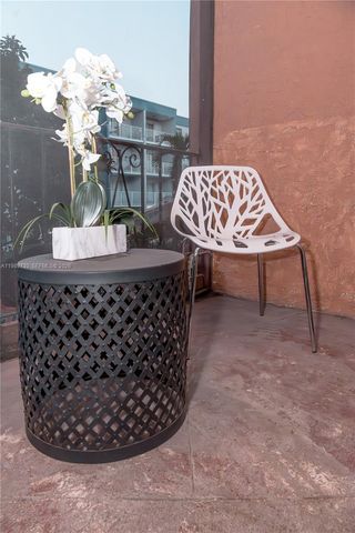 6675 W 4th Ave 203, Hialeah, FL 33012