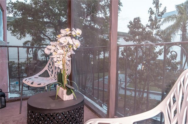 6675 W 4th Ave 203, Hialeah, FL 33012