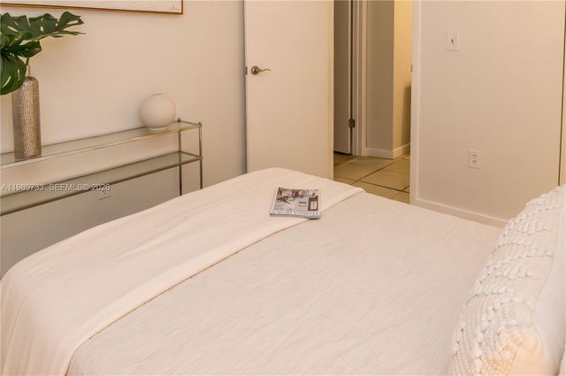 6675 W 4th Ave 203, Hialeah, FL 33012