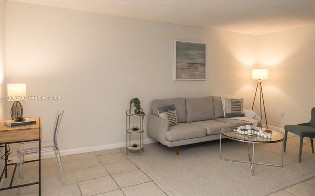 6675 W 4th Ave 203, Hialeah, FL 33012