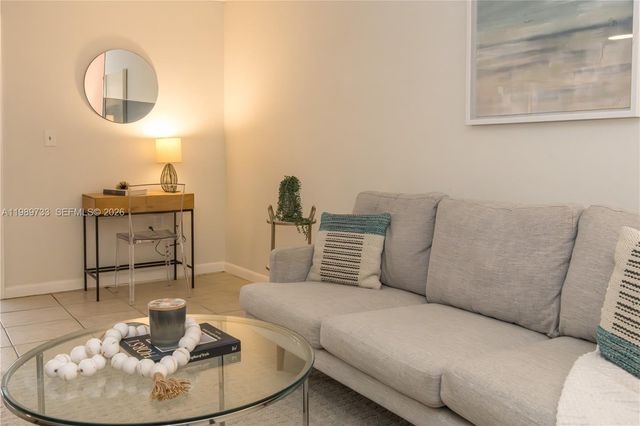 6675 W 4th Ave 203, Hialeah, FL 33012