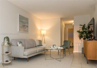 6675 W 4th Ave 203, Hialeah, FL 33012