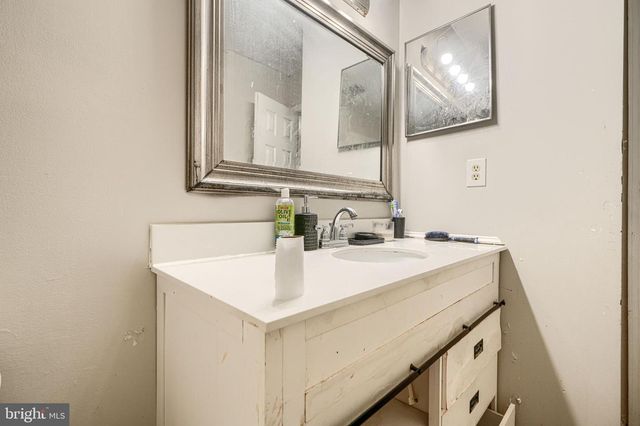 24 KINGS WHARF PL, Waldorf, MD 20602