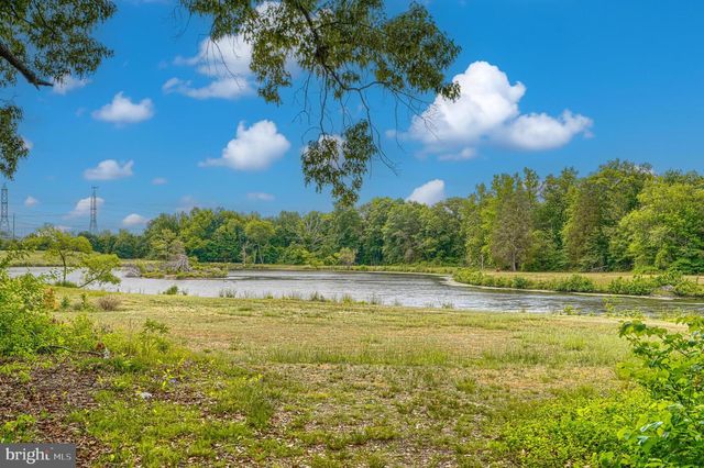 24 KINGS WHARF PL, Waldorf, MD 20602