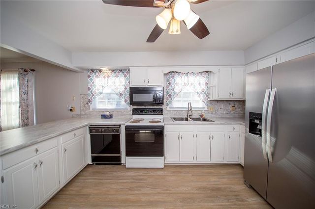 2913 Stratford DR, Chesapeake, VA 23321