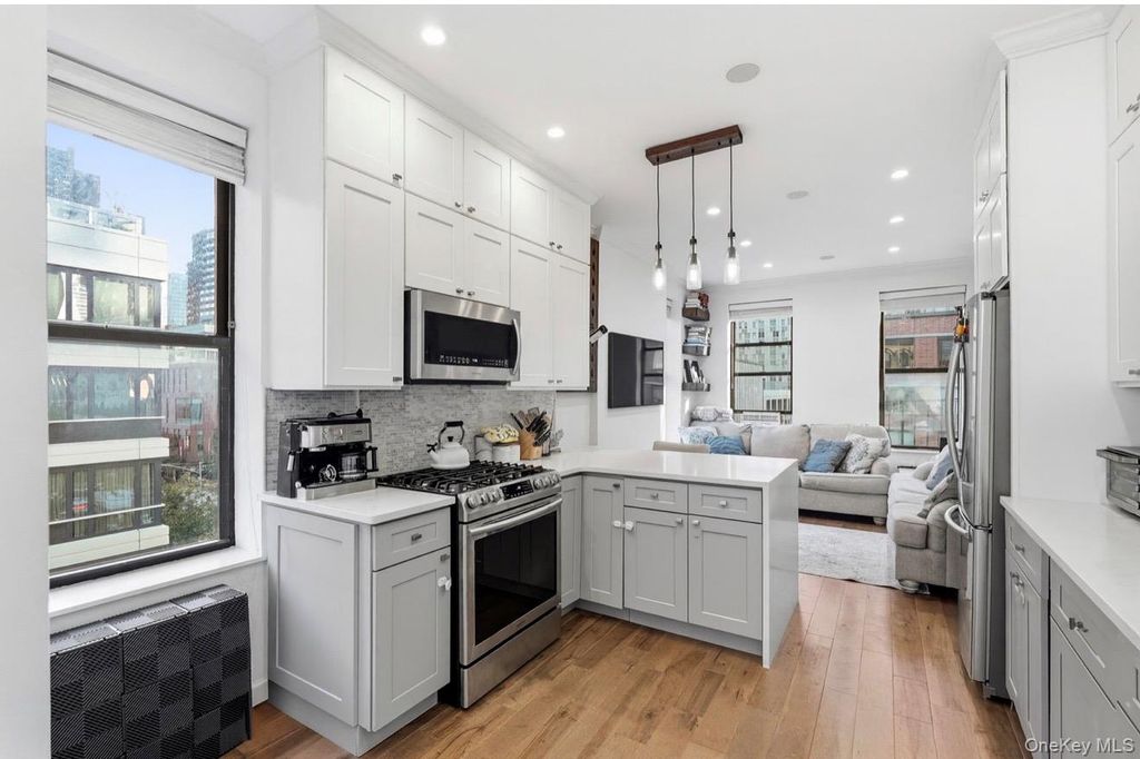 453 W 54th Street 4A, New York (manhattan), NY 10019