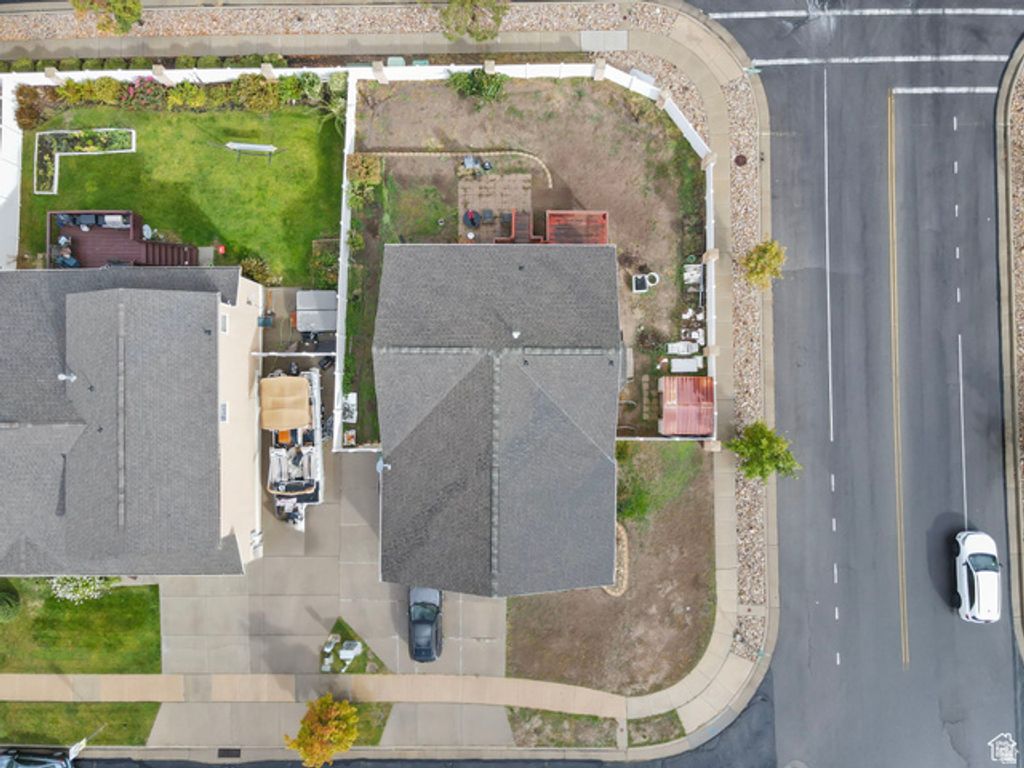 Image 6 of property listing at 8329 S 6430 W, West Jordan, UT 84081