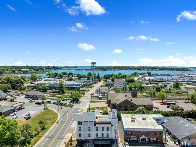 32 Broadway Avenue, Stonington, CT 06378