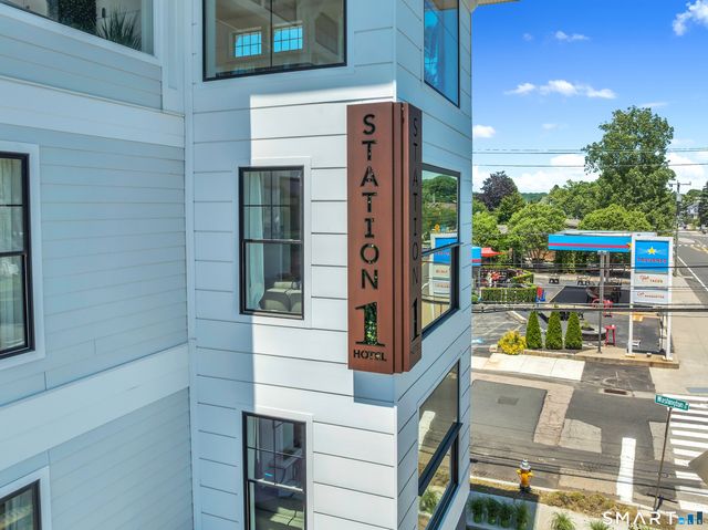 32 Broadway Avenue, Stonington, CT 06378