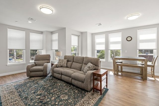 642 Main St 301, Wakefield, MA 01880