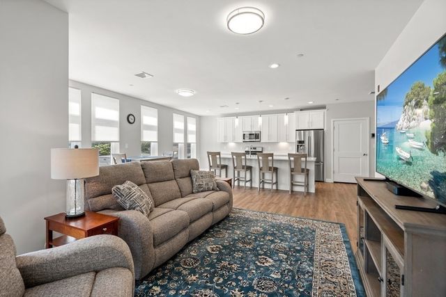 642 Main St 301, Wakefield, MA 01880