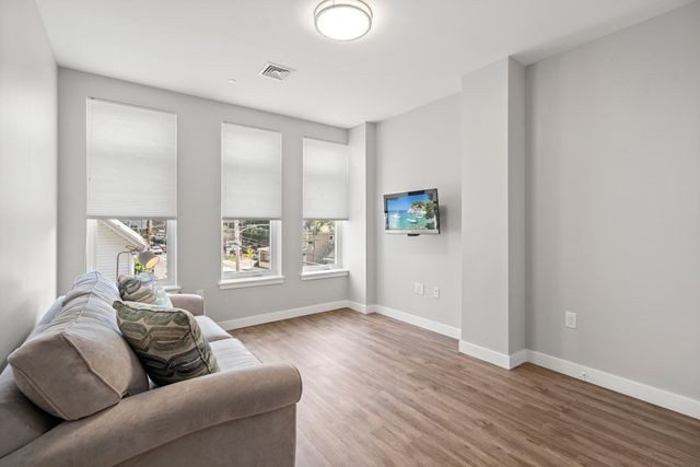 642 Main St 301, Wakefield, MA 01880