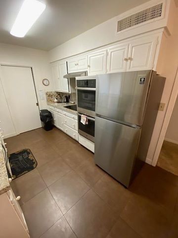 945 S Clovis Avenue # V, Fresno, CA 93727