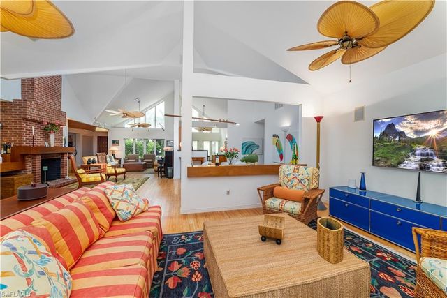 883 Galleon DR, Naples, FL 34102